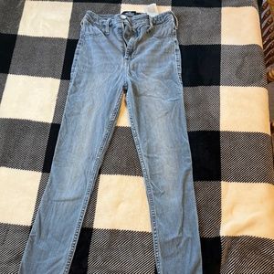 Hollister, Junior jeans